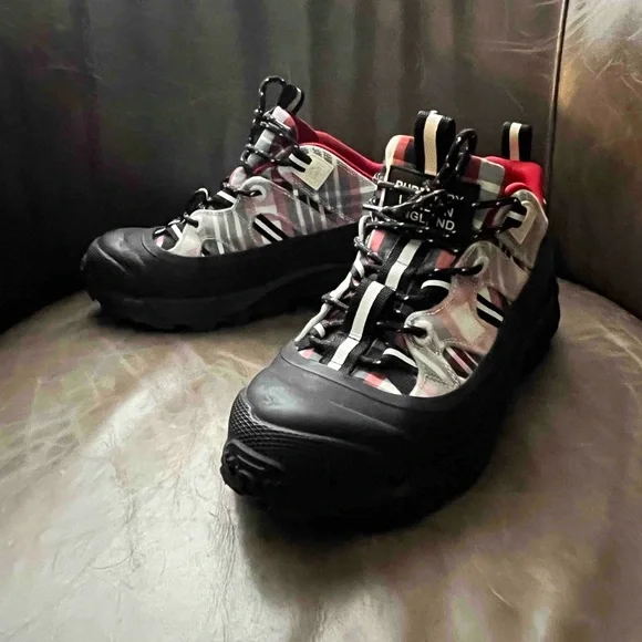 Stylish Plaid Sneakers with Red Accents - Picture 2 of 10